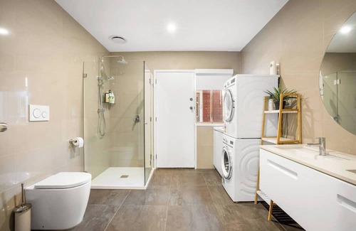 Clifton Springs Casa | Azure Majesty Cliftons Grand Waterfront Haven