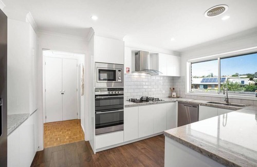 Clifton Springs Casa | Azure Majesty Cliftons Grand Waterfront Haven