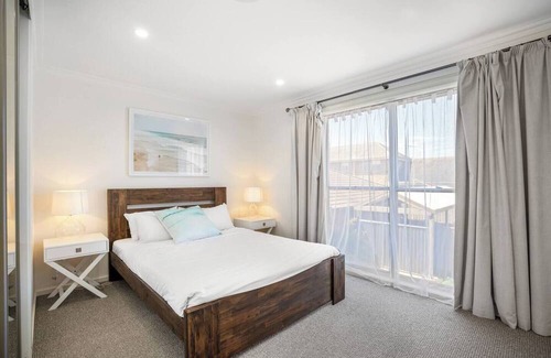 Clifton Springs Casa | Azure Majesty Cliftons Grand Waterfront Haven