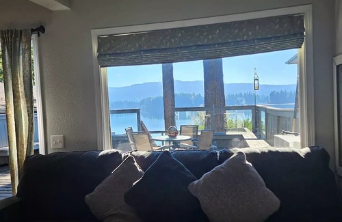 Yelm Casa | Lake Lawrence Cozy Cabin Getaway!