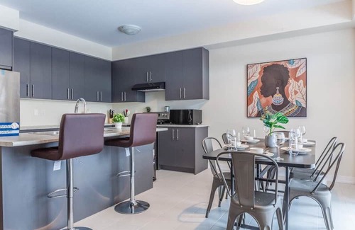 Caledonia Casa | Be the first to stay in our brand new house, minutes away from Hamilton International Airport