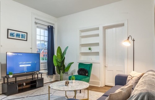 Downtown Buffalo Casa | This house is a 2 bedroom(s), 1 bathrooms, located in Buffalo, NY.