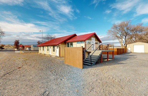 Soap Lake Apartamento | Updated retreat with kitchenette, on-site laundry, private patio, & central AC