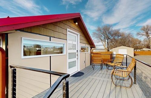 Soap Lake Apartamento | Updated retreat with kitchenette, on-site laundry, private patio, & central AC