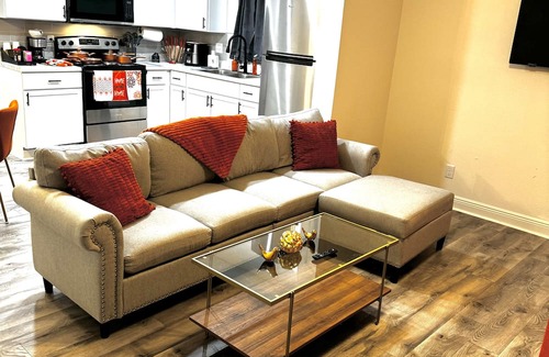 Jefferson Casa | Tangerine Dream - 1BR King Suite