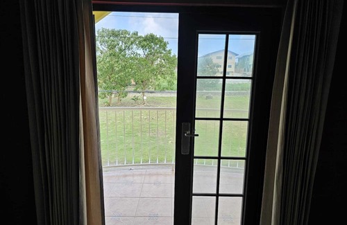 Penal-Debe Casa | 6 A/C bedroom , 4 full baths, 4500 Sq ft ,10 mins away from city and highway