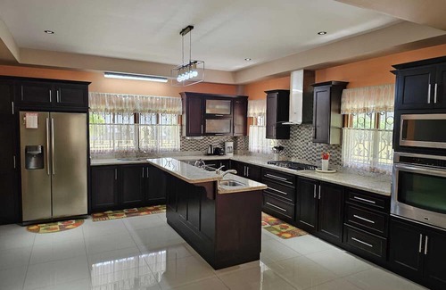 Penal-Debe Casa | 6 A/C bedroom , 4 full baths, 4500 Sq ft ,10 mins away from city and highway