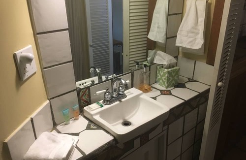 Ravenna Cabaña | Willow Creek Cabin Secluded Guesthouse, Wooded lot