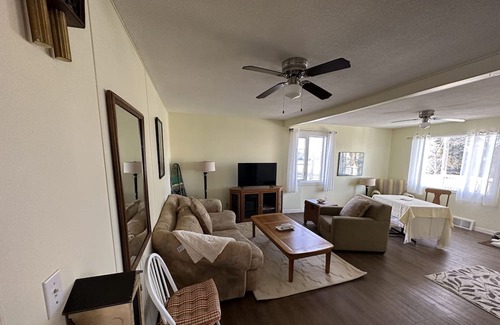 Stettler Casa | Walkable Stettler 2 Bedroom Suite