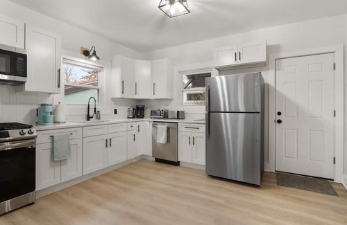 South Wedge Casa | Modern 4 BR/2 Bath House near University of Rochester