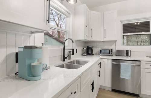 South Wedge Casa | Modern 4 BR/2 Bath House near University of Rochester