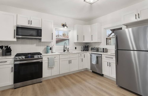 South Wedge Casa | Modern 4 BR/2 Bath House near University of Rochester