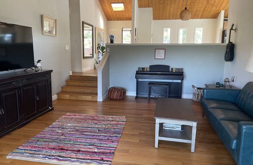 Vista Casa | New on VRBO, Superhost on Arbnb for 2 years. Spacious Private Home Vista, CA