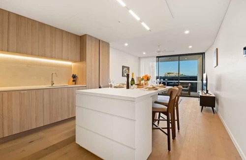 West End Apartamento | Excellent location Luxury 2BR apt w/carpark