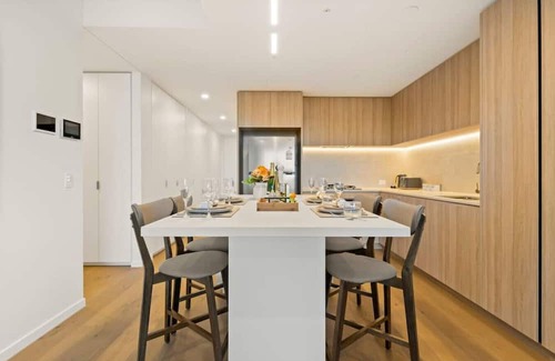 West End Apartamento | Excellent location Luxury 2BR apt w/carpark