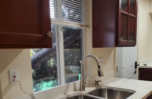 San Leandro Casa | Star Hillside Haven, 1 bdr, Living Rm, Wifi, King Bed
