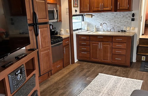 Rogers Bay Alquiler De RV | Shrimp Queen Glamper 2 BR-5 beds-Topsail Beach NC