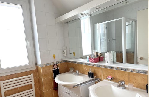 Elancourt Casa | Homerez - Spacious house for 8 ppl. with garden and terrace at Élancourt