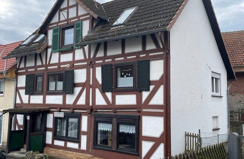 Heinebach Apartamento | Ferienwohnung 2-4 Personen. Bahnhofsnah. Direkt an der B83