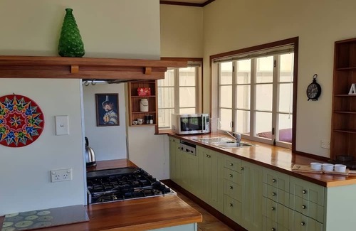 Frankton Casa | Hosts on the Coast - Stunning Hamilton Lake Views