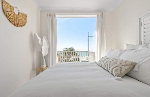 Lulworth Apartamento | Shore to Adore: Near Beach, Ocean Views & WiFi