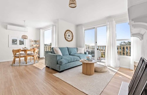 Lulworth Apartamento | Shore to Adore: Near Beach, Ocean Views & WiFi