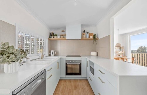 Lulworth Apartamento | Shore to Adore: Near Beach, Ocean Views & WiFi