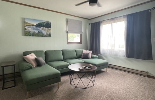 Houghton Lake Cabina | Centrally located and about 120 steps to shore. Dog Friendly!