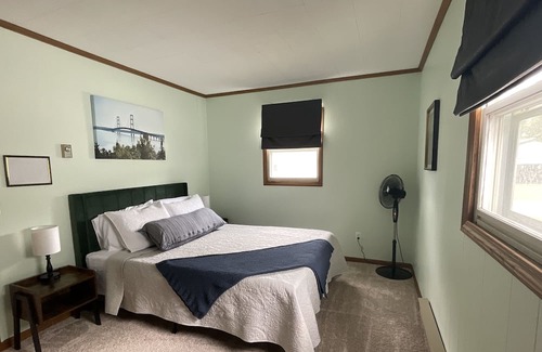 Houghton Lake Cabina | Centrally located and about 120 steps to shore. Dog Friendly!