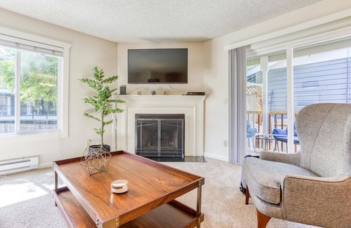 Moss Bay Apartamento | Outstanding Kirkland 2BR w/ Deck & Yard, nr Waterfront, by Blueground