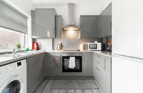 Bailleston Casa | Snug Modern Home in Eastern Glasgow