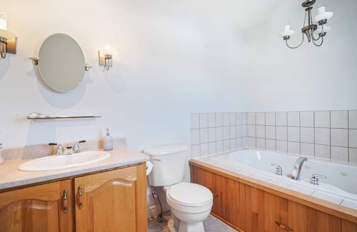 Paradise Casa | Peaceful Paradise -3 BDRM with beautiful Sunroom