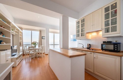 Laracha Apartamento | Fee4Me Front line beach flat in Caión