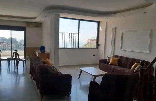 Duhur ash Shuwayr Apartamento | Stunning 4-Bed Apartment in Ain Saadeh