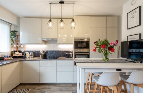 Bois-Colombes Apartamento | Vrbo Property