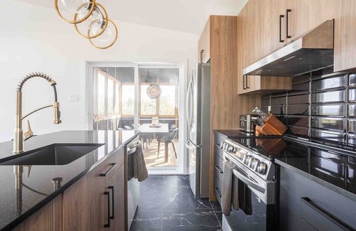 Saint-Gabriel-de-Brandon Casa | Huge modern chalet with spa and lake access