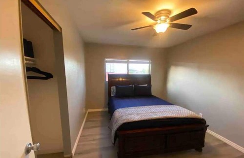 Manteca Casa | Manteca 4BR Home with Cal King beds
