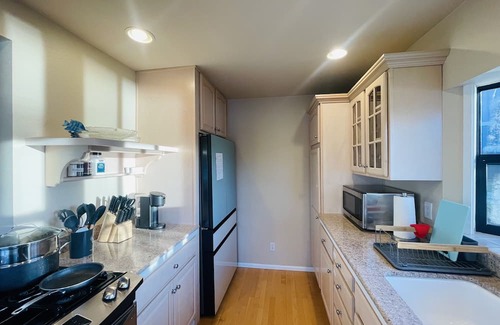 Bonney Lake Casa | Lake Tapps Events House on the Bankers Island with Dock and Boat Launch