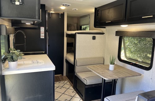 Alachua Casa | Comfy Cozy Camper