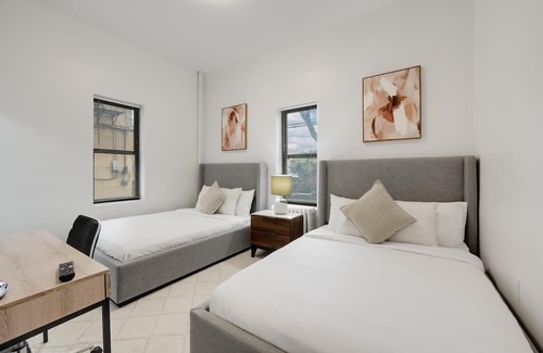 Bay Ridge Casa | Uptown Chic: Stylish Getaway in Brooklyn
