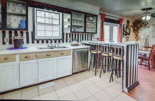 Cliftondale Casa | Beautiful Bungalow in South Fulton