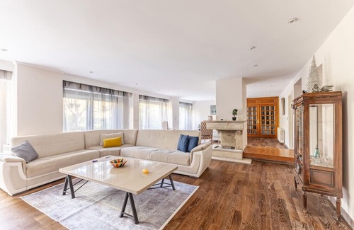 Arnavutkoy Apartamento | Flat with Garden 10 min to Bebek Shore