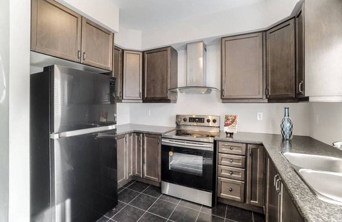 Brantford Casa | Spacious Comfort: 4 Bedroom Home For Modern Living