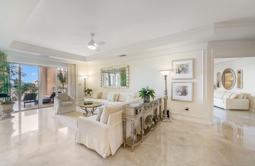 Seven Mile Beach Condominio | Residence 402 3 Bedroom Condo