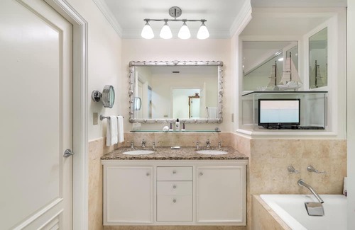 Seven Mile Beach Condominio | Residence 402 3 Bedroom Condo