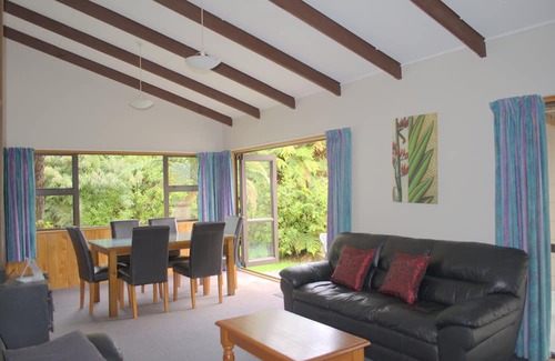 Franz Josef Glacier Casa | Central & Relaxing, park up and enjoy rainforest views.
