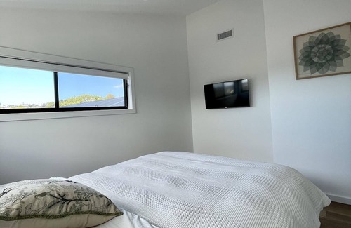 Merewether Casa | Yaringa - Brand New Property, Minutes from Merewether Beach