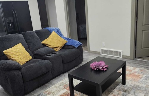 Panorama Hills Casa | Cozy 2 bed suite in calm neighborhood and dedicated parking