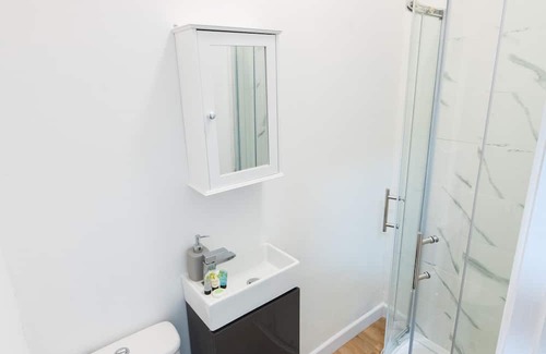 Maidstone Apartamento | Kingsley Luxury Double Bedrooms