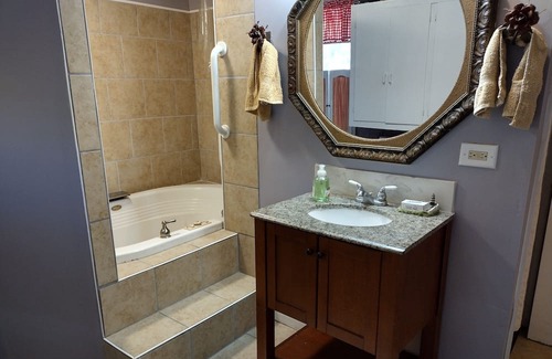 Dock Junction Casa | Shady Oaks Retreat Pet Friendly in the Heart of Brunswick